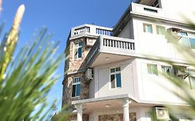Little Weekend Inn